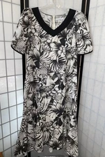 Vintage T & L Muumuu Factory Women's Size M (7-8) Floral Maxi Hawaiian Dress