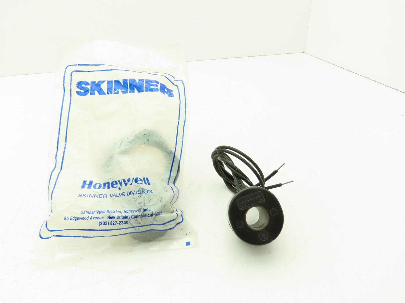 Honeywell Skinner COU-0801-U18 Solenoid Valve Molded Coil 24VAC 10W -Lot of 2