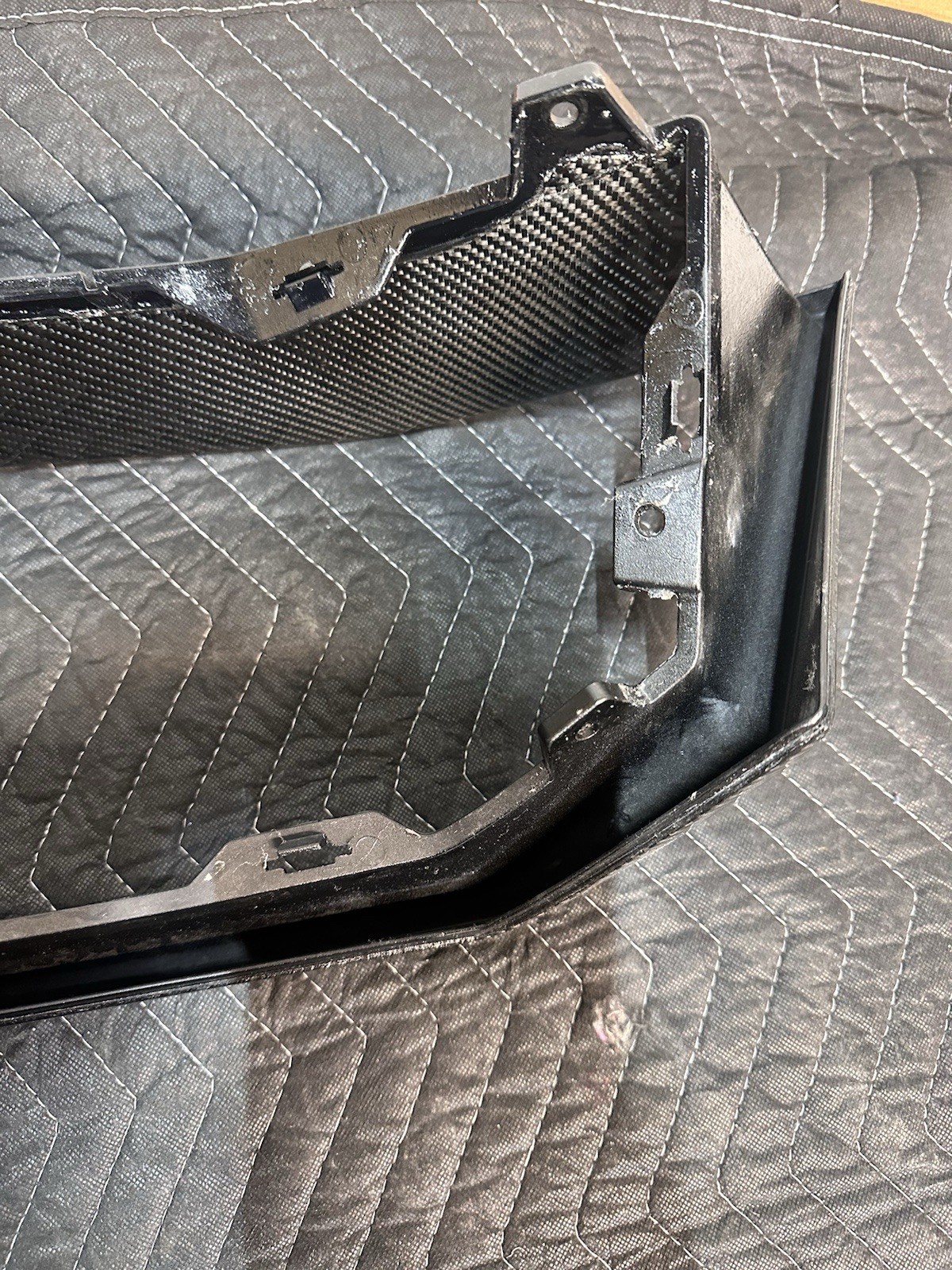 Lamborghini Aventador Rear Bumper  LH Side Grill Housing ( 470807833 )