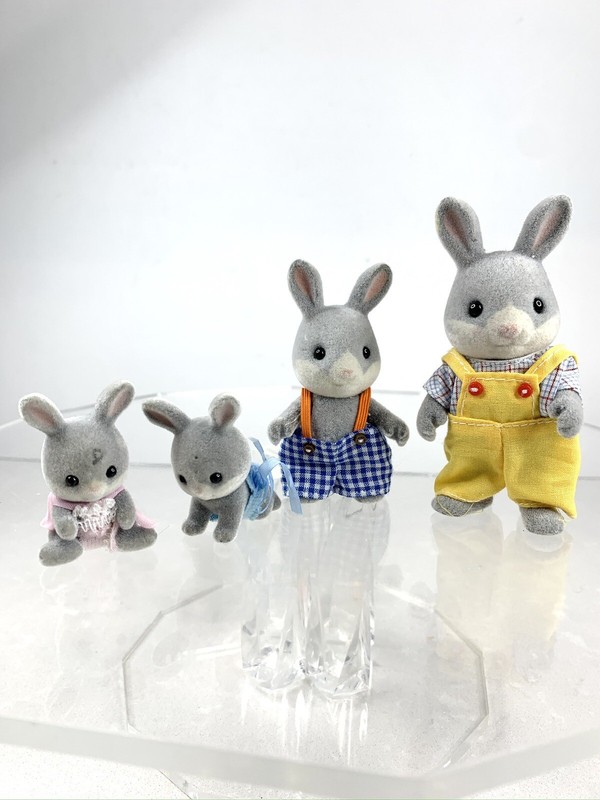 SYLVANIAN FAMILIES CottonTail Rabbit Calico Critters Gray Grey Bunny Epoch Toys