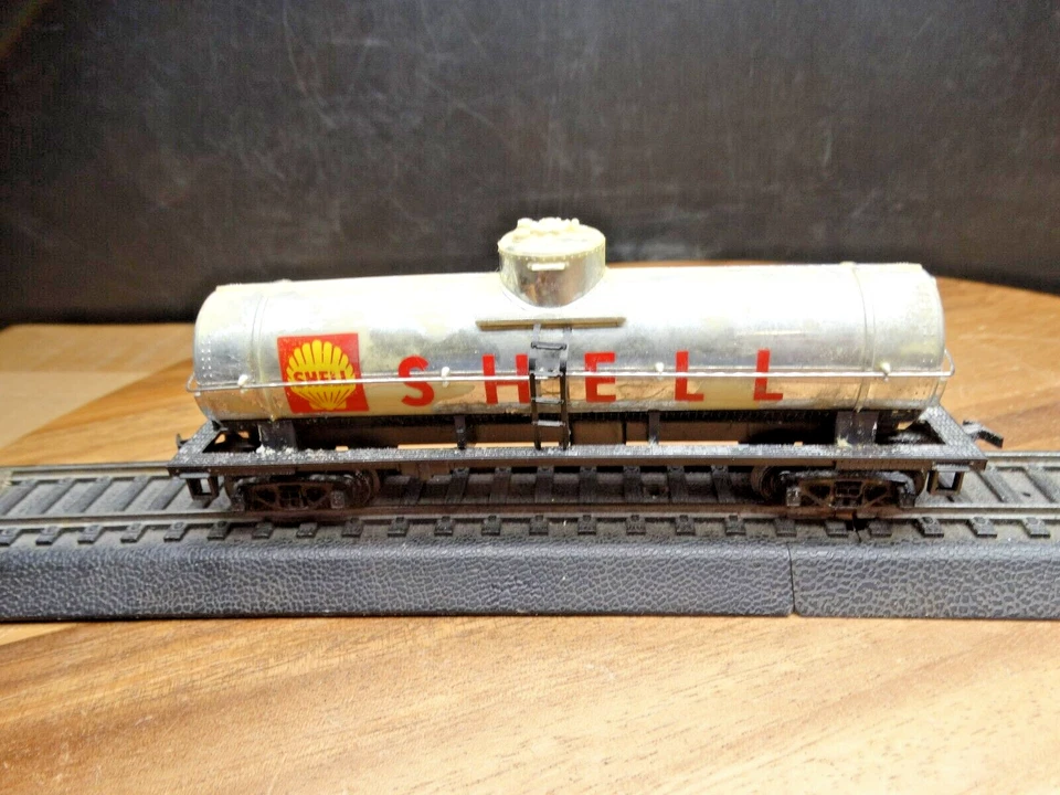 TYCO HO Scale 40' Shell Worn & Weathered Single Dome Tank Car - Image 4 of 4