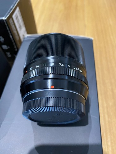 Fuji X-T2 Mirrorless Camera, Fujinon 60mm f2.4 Macro, Smallrig Cage + more - Picture 9 of 9
