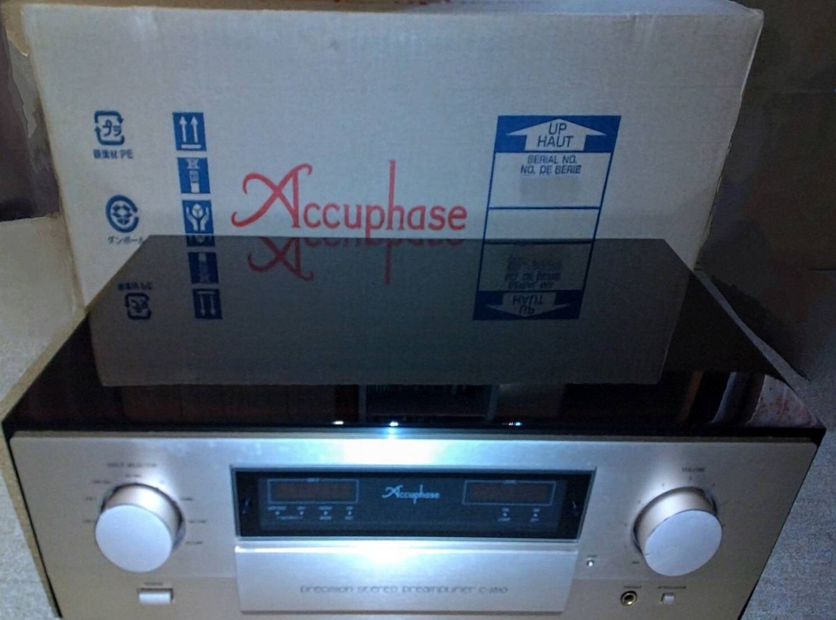 Accuphase C-2810 Pre Amplifier AC100V with Phono Equalizer