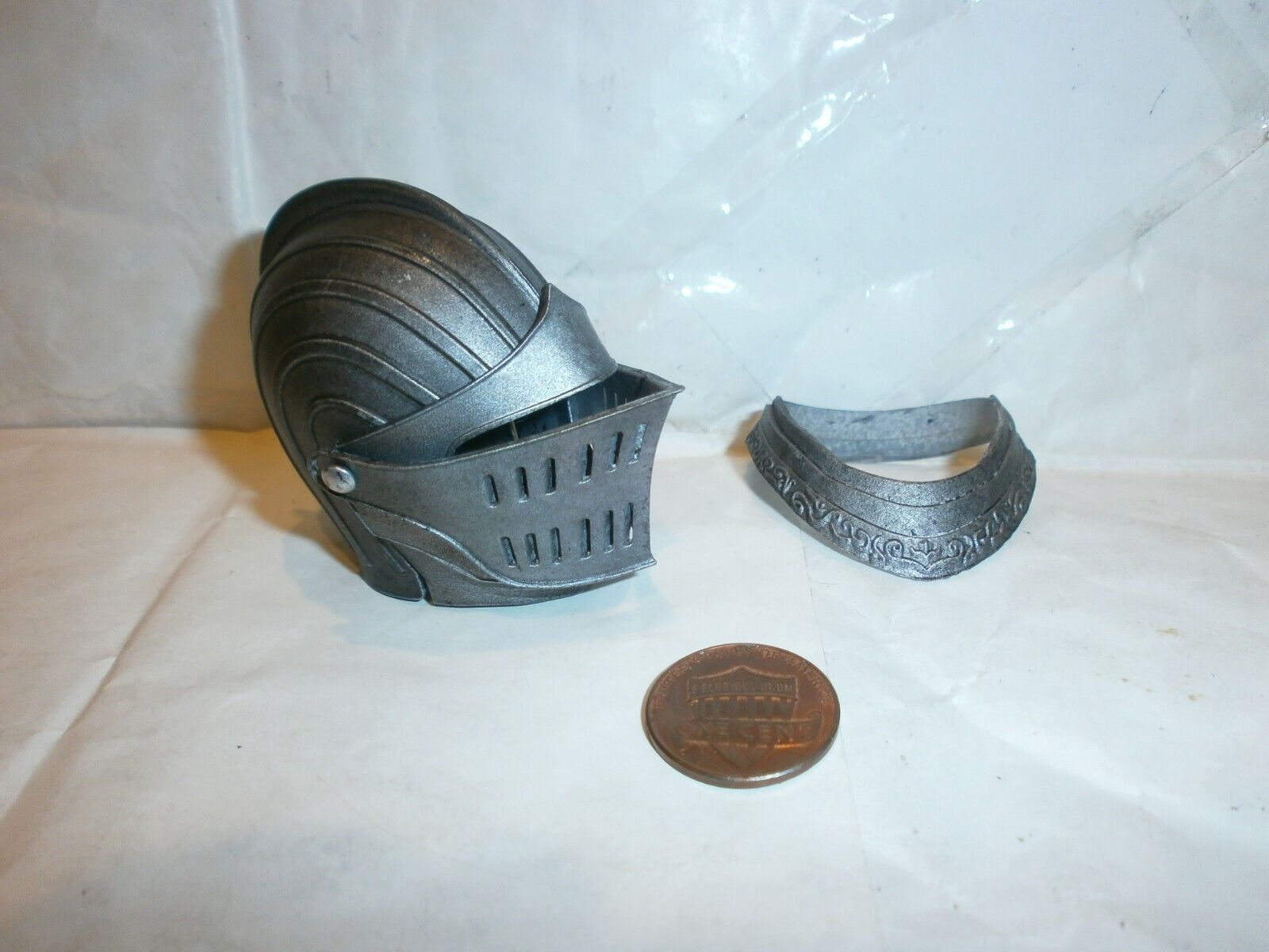 Lothric knight helmet