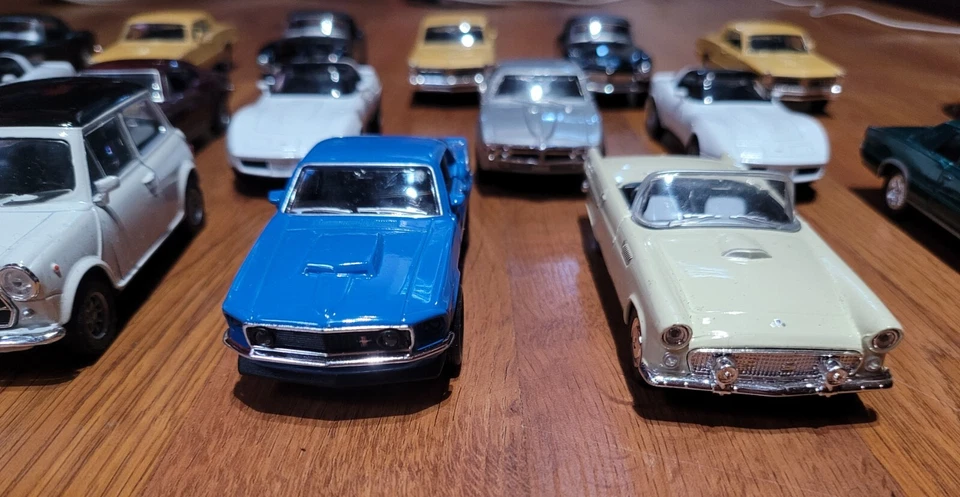 17 Style Vintage 1:34 Die Cast Pull Back Model Cars GM Official Licensed Barcode - Image 3 of 4