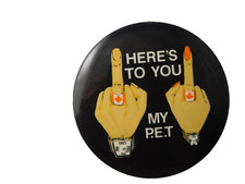 PIERRE TRUDEAU PRIME MINISTER CANADA 1985 BUTTON THE FINGER TO YOU MY