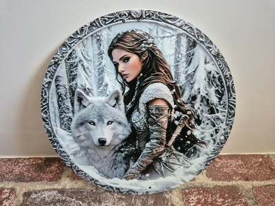 Alu Blechschild WOLF KRIEGERIN WINTER SCHNEE LANDSCHAFT 20cm Durchmesser DEKO