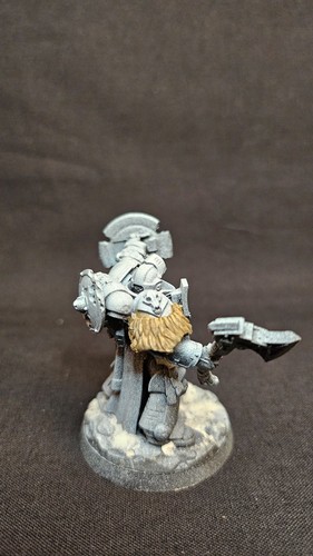 Space Wolves | Captain /w Relic Shield CUSTOM | Primed & Ready for Paint - Picture 3 of 6