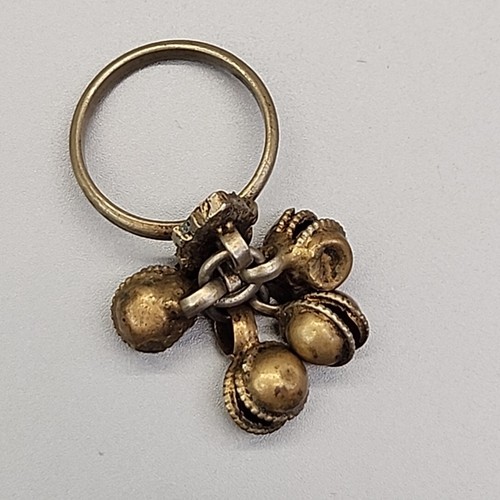 Vintage Indian Ring Bell Dangles Dancers Sz 6 Gold Tone Brass Tribal - Picture 2 of 8