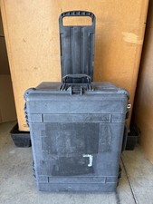 Pelican 1610 Protector Case  24.83 x 19.69 x 11.88 in  Black  iM2720 Equiv