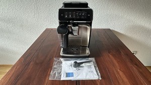 Philips Series 3300 LatteGo EP3347/90 Kaffeevollautomat schwarz verchromt K11