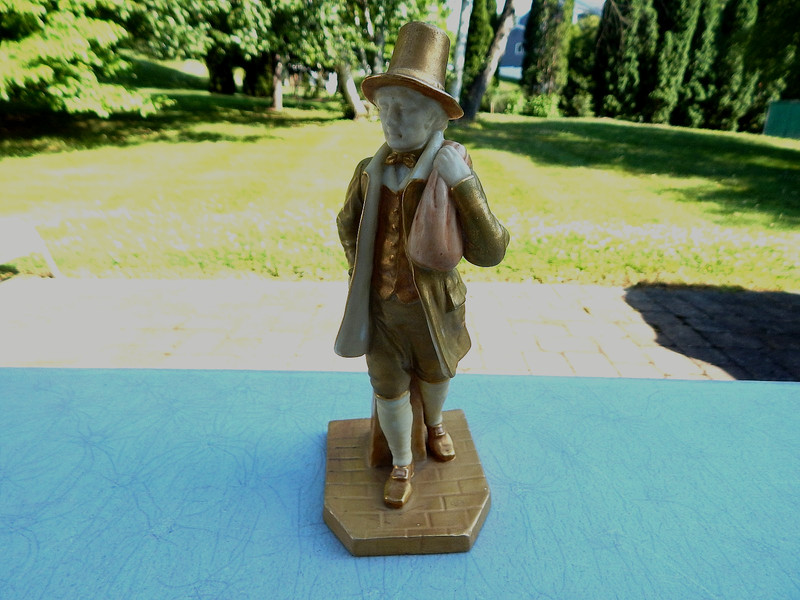 ROYAL WORCESTER  ANTIQUE JAMES HADLEY  HP FIGURINE ENTITLED "COUNTRY GENTLEMAN"