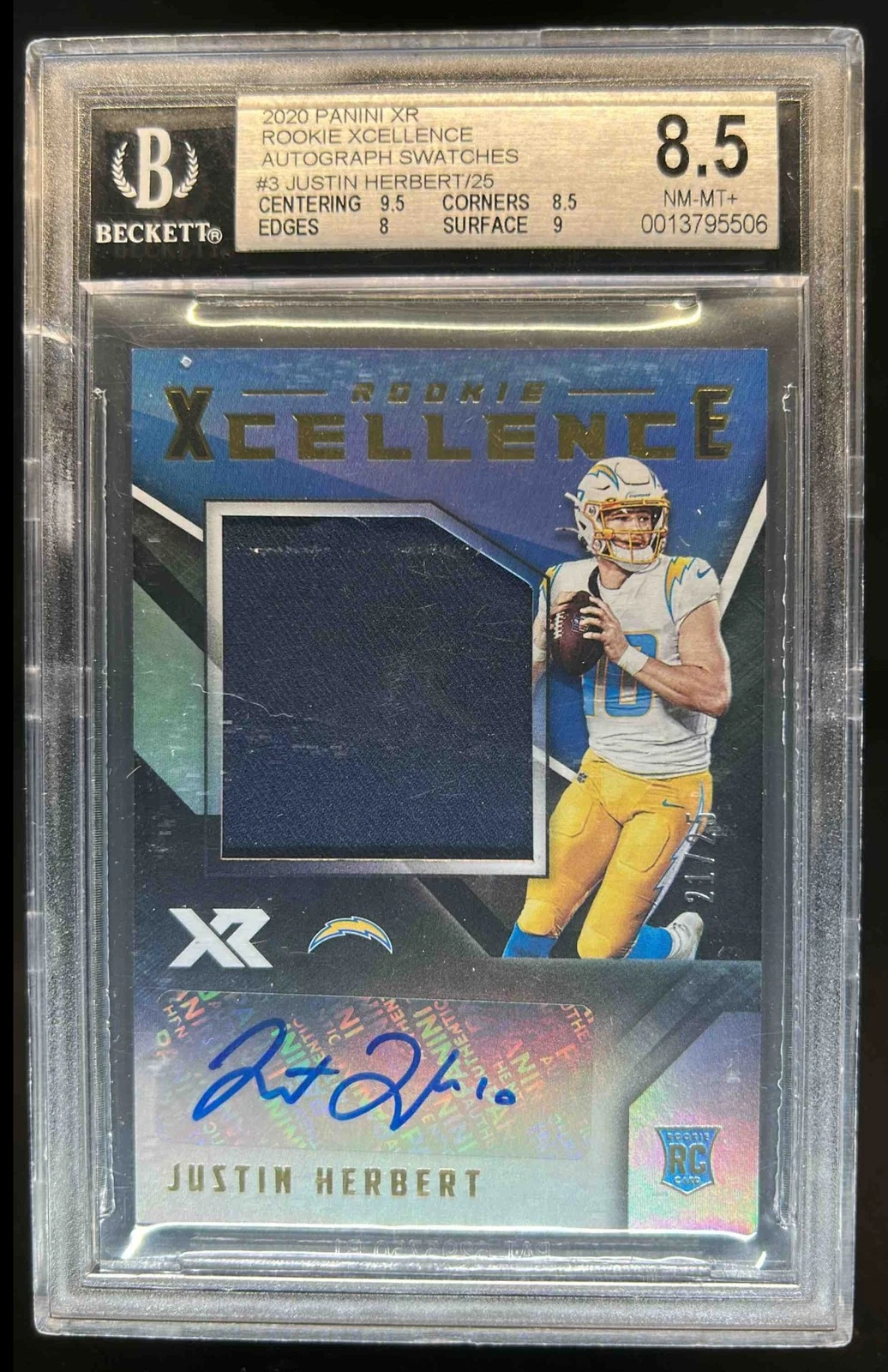 Justin Herbert Panini XR Rookie Xcellence Autograph Swatches #RXCJH Base