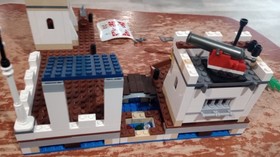 LEGO Pirates: Soldiers' Fort (6242) - No Minifigs, READ DESCRIPTION
