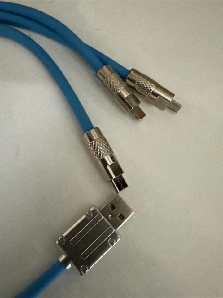 Cable USB-C a USB-A de nailon y cargador de cabezal de teléfono Apple Foto 3 de 4