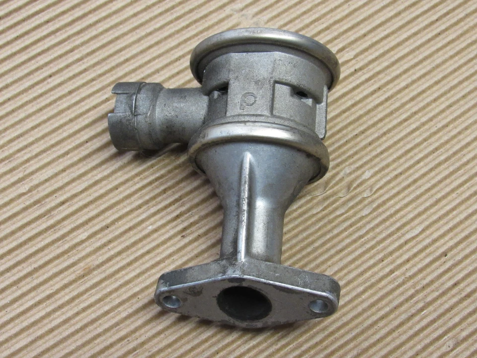 06-10 BMW E60 M5 E63 E64 M6 S85 V10 M VÁLVULA BOMBA AIRE SECUNDARIA DERECHA OEM 175606 Foto 2 de 4