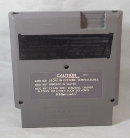 Cartucho de colecci&oacute;n NES Top Gun probado por Konami Nintendo