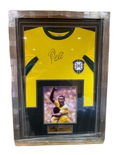 PELE HANDSIGNIERT FUSSBALLTRIKOT BRASILIEN – GERAHMT – ECHTES AUTOGRAMM –