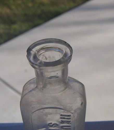 SEATTLE WASHINGTON - HEUSSY & FILZ - 1/2 oz. DRUG MEDICINE BOTTLE - 3 in. High - Picture 7 of 8