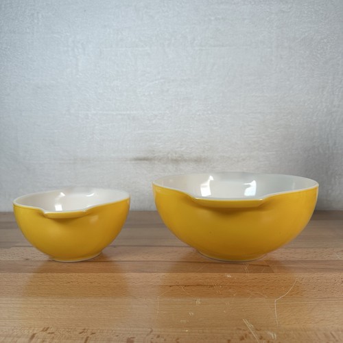 2 cuencos mezcladores vintage Pyrex amarillo Cenicienta 443 2-1/2 cuartos & 1-1/2 pt. - Imagen 6 de 8