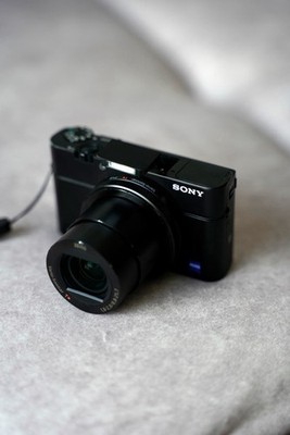 Sony DSC-RX100 III M3 Digitalkamera, Zoom Reise Kamera mit Zeiss Zoom Objektiv