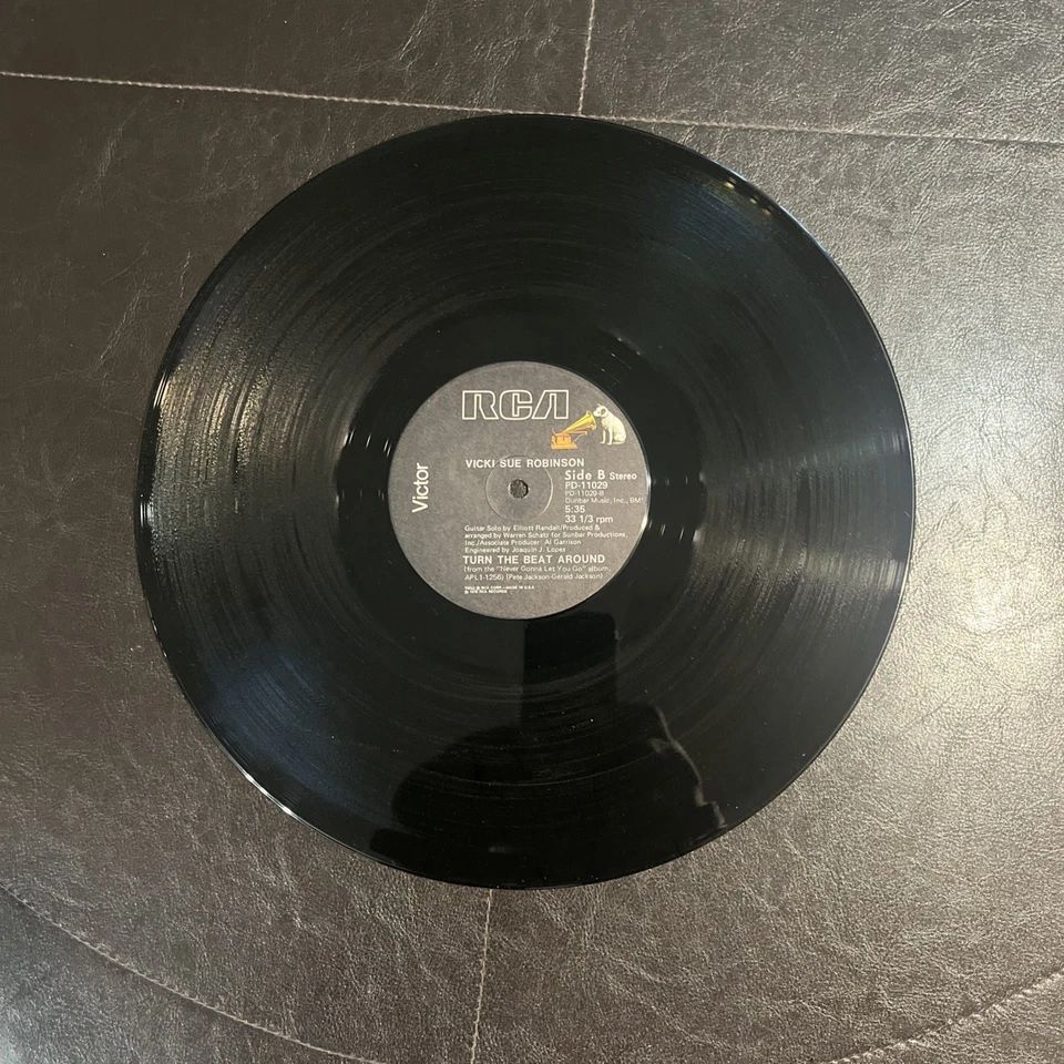 DISCO / HI-NRG - VICKI SUE ROBINSON - HOLD TIGHT / TURN THE BEAT AROUND - RCA OG - Image 3 of 4