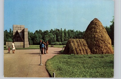 Museum-Hut in Razliv Soviet Postcard 1950s