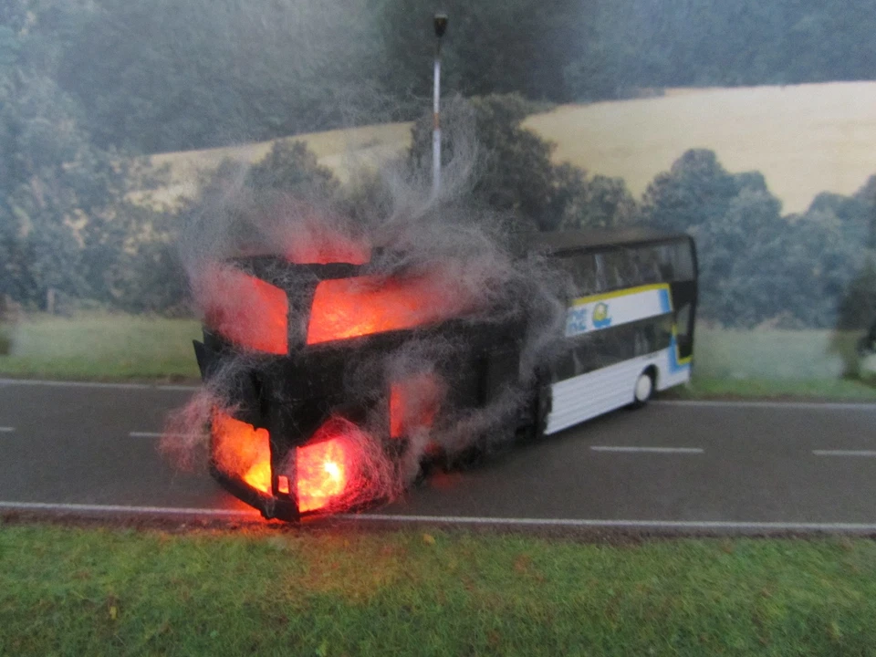 1:87 Reisebus Bus Motorbrand H0 LED 12V-16V Feuer Laser Cut Feuerwehr Polizei - Bild 4 von 4