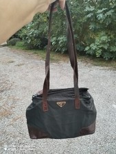 Schwarze Tasche Prada Technica, braune Krokodileinsätze, mit Griffen. Mit Mängeln 