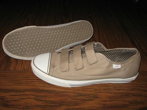 vans with 3 straps