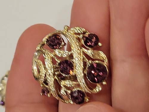 Vintage Signed Lisner Purple Violet Rhinestone Earrings - Clip-ons, Gold Tone - Picture 4 of 7