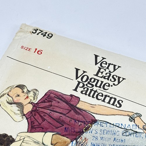 Vogue Patterns 8749 Size 16 Misses Blouse Cut Pattern and Instructions Vintage - Picture 2 of 8