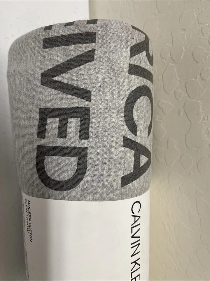 Manta ligera Calvin Klein moderna de algodón Klein - gris algodón 50x70 pulgadas Foto 3 de 3