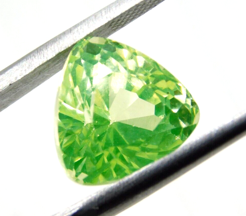 10.75Ct Flawless Peridot Green Color Trillion cut Certified Loose Gemston - Imagen 5 de 8