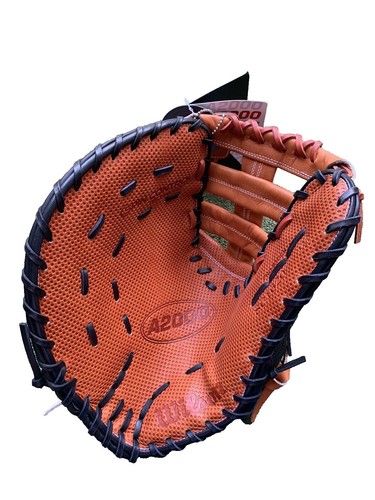 2024 Wilson A2000 FP1620 Classic 12.5” Fastpitch First Base Mitt