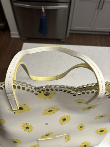 Kate Spade Scalloped Oops A Daisy Tote - PRE-OWNED Jumbo Size - Picture 15 of 21