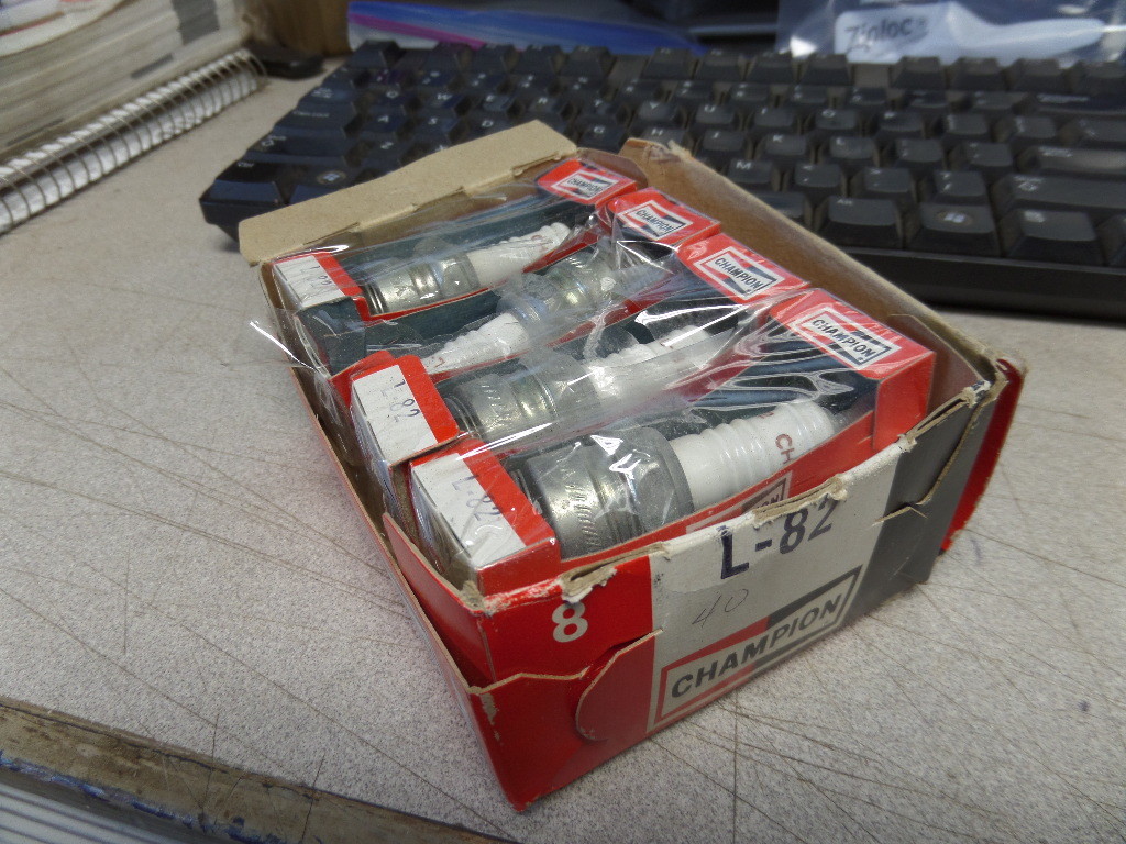 Vintage Champion Spark Plugs Sparkplugs L-82 Box of 8
