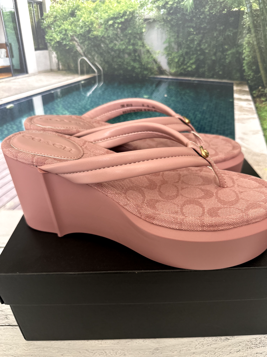 【COACH】ブリアナ フリップフロップ BN Coach Franki Flip Flop In Signature Jacquard Light Rose