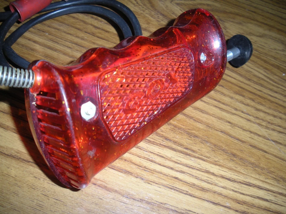 VINTAGE COX SLOT CAR CONTROLLERS 1960'S WITH ELECTRIC PLUG ENDS & TOOLS & PARTS - Image 3 of 4