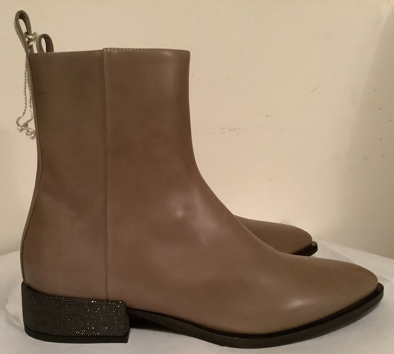 Brunello Cucinelli  New without box women's booties Size 39 Leather Beige image 3