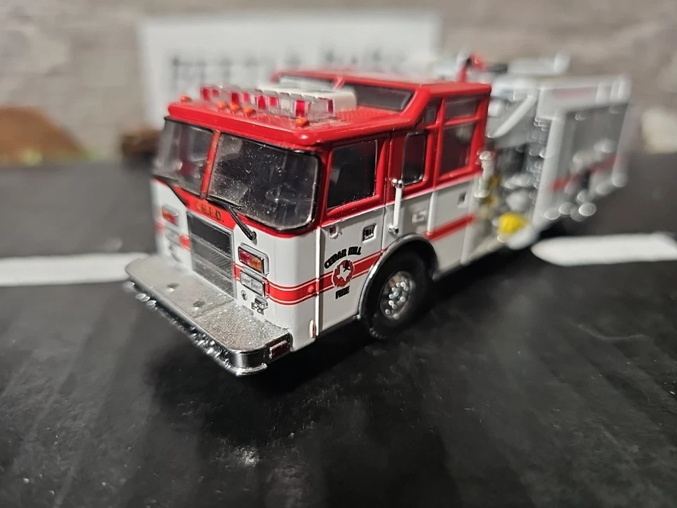 De colección Código 3 1:64 Diecast 1999 Peirce Dash Cedar Hill, Tx. Fire Dpt. Motor 211 Foto 2 de 4