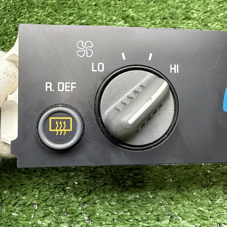 Interruptor de control de temperatura del calentador de aire acondicionado OEM 96-05 Chevrolet Astro Express Foto 2 de 4