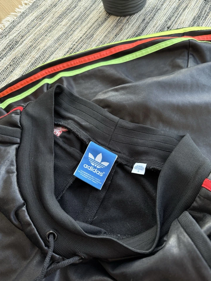 CHILE 62 ADIDAS BOB MARLEY CHAQUETA-PANTALONES DISFRAZ JAMAICA RASTA Talla S-M Foto 4 de 4