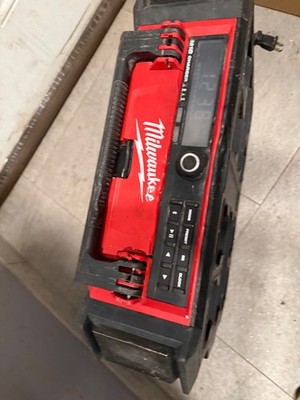 Milwaukee 2950-20 M18 Packout Bluetooth Radio Speaker With Battery Charger