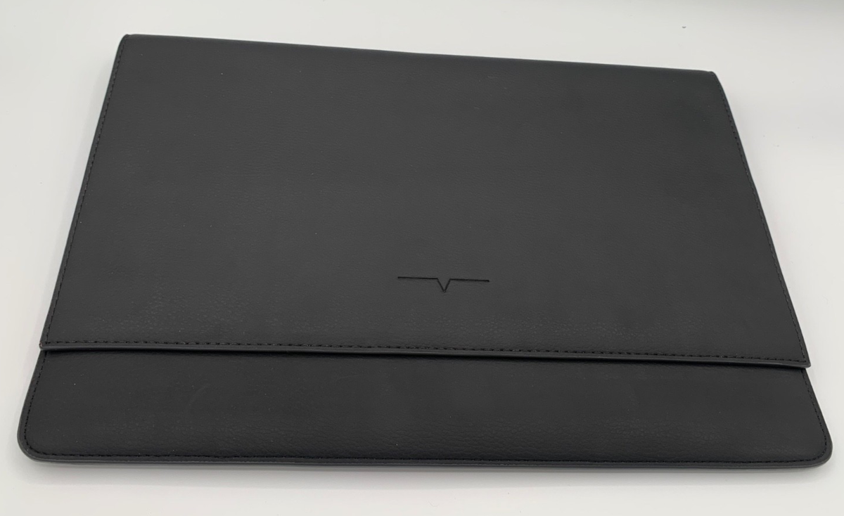 New Von Holzhausen MacBook Portfolio 13 in vegan Leather Cover