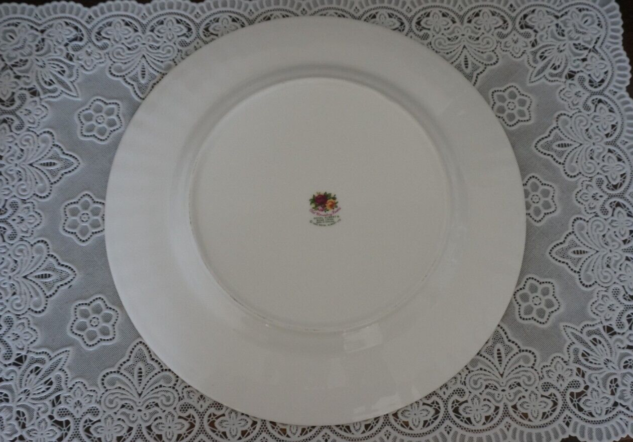 VINTAGE Royal Albert Bone China Old Country Roses Dinner Plate, England