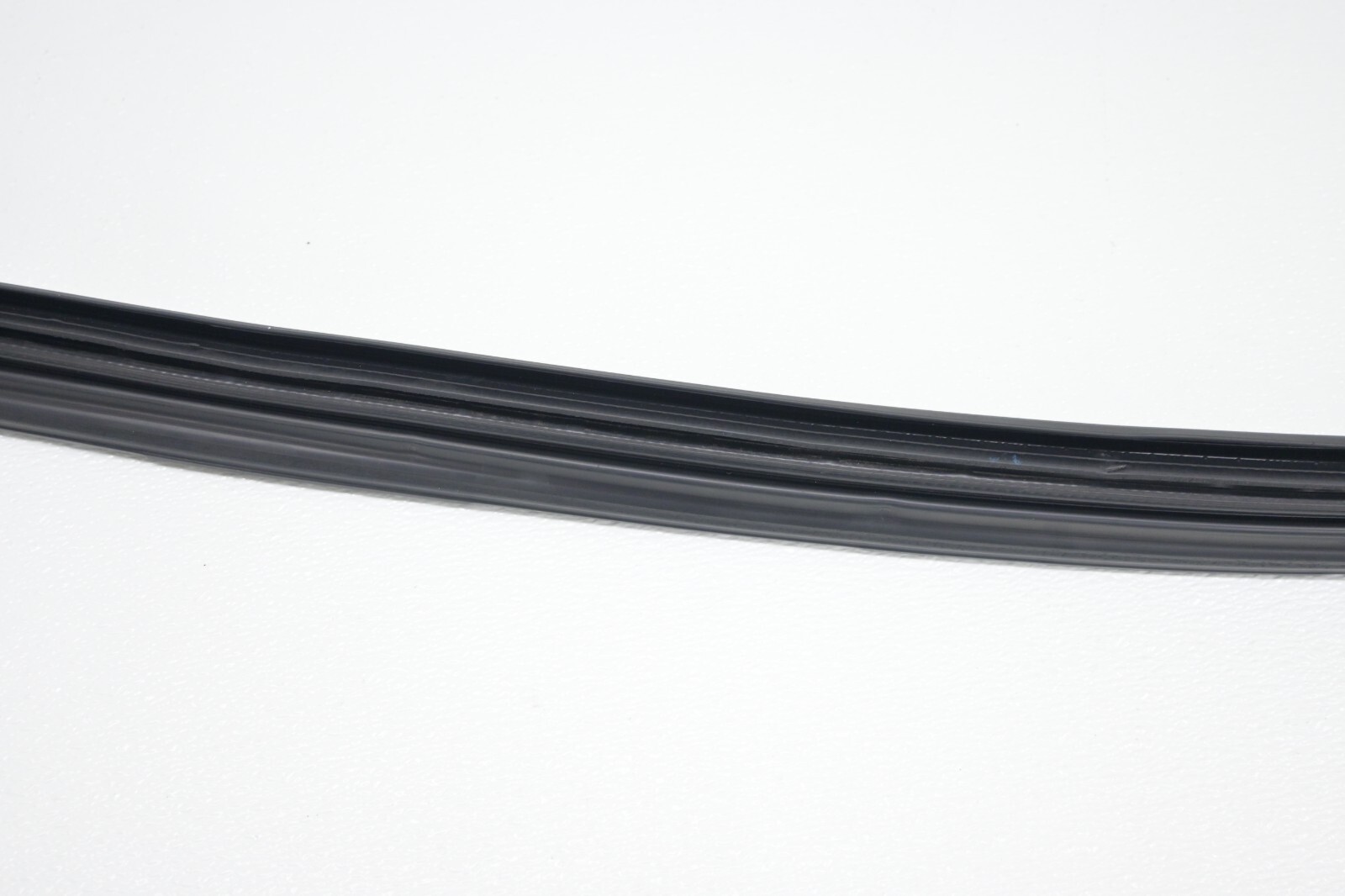 Maserati Ghibli 2014-2020 FRONT+LEFT Weatherstrip P/N 1130057