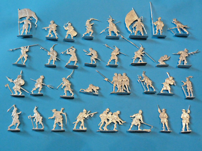 Plats d'étain - Zinnflachfiguren - Flat tin : 6 soldats du moyen-âge