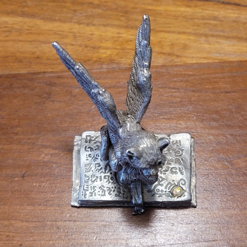 Vintage 1994 Gallo Ridolfi Pewter Winged Cat On Spell Book with Crystals 8261 - Picture 8 of 12