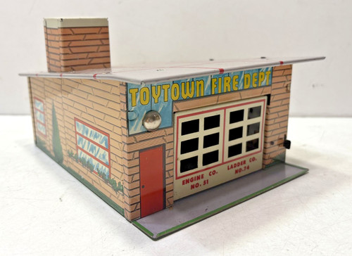 SUPER NICE WYANDOTTE TOYTOWN FIRE DEPT TIN FIREHOUSE W/WORKING DOOR